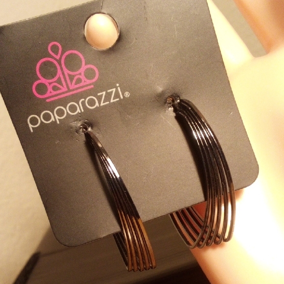 paparazzi Jewelry - Paparazzi Black and Gold Gradient Multi-Strip Hoop Earrings
